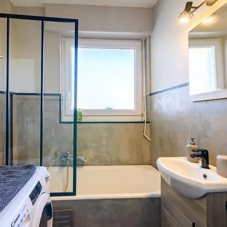 26 M2 A - Terrasse & Stationnement - Acces Uha & Tram Apartment *