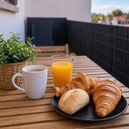 26 M2 A - Terrasse & Stationnement - Acces Uha & Tram Apartment